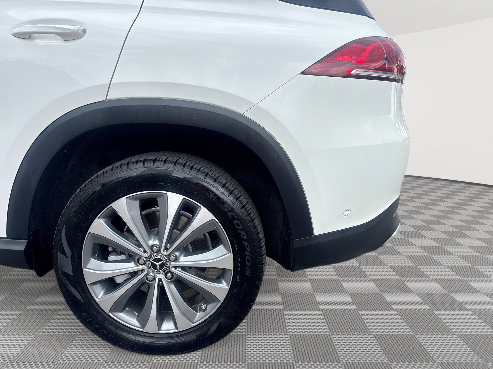 Used 2020 Mercedes-Benz GLE 350 4MATIC w/ Premium Package image 29