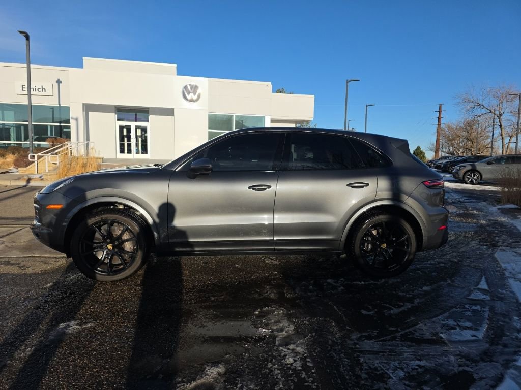 Used 2023 Porsche Cayenne Platinum Edition image 2