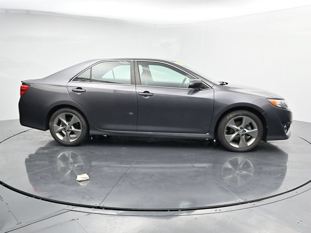 Used 2014 Toyota Camry SE w/ Leather Package FWD image 9