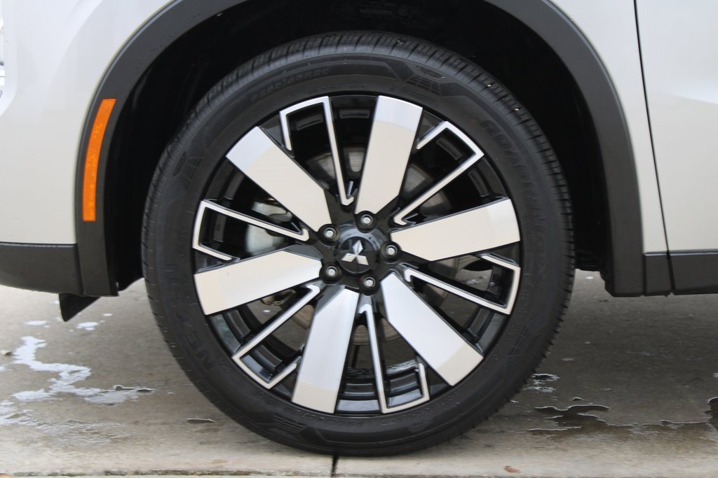 Used 2025 Mitsubishi Outlander SE image 33