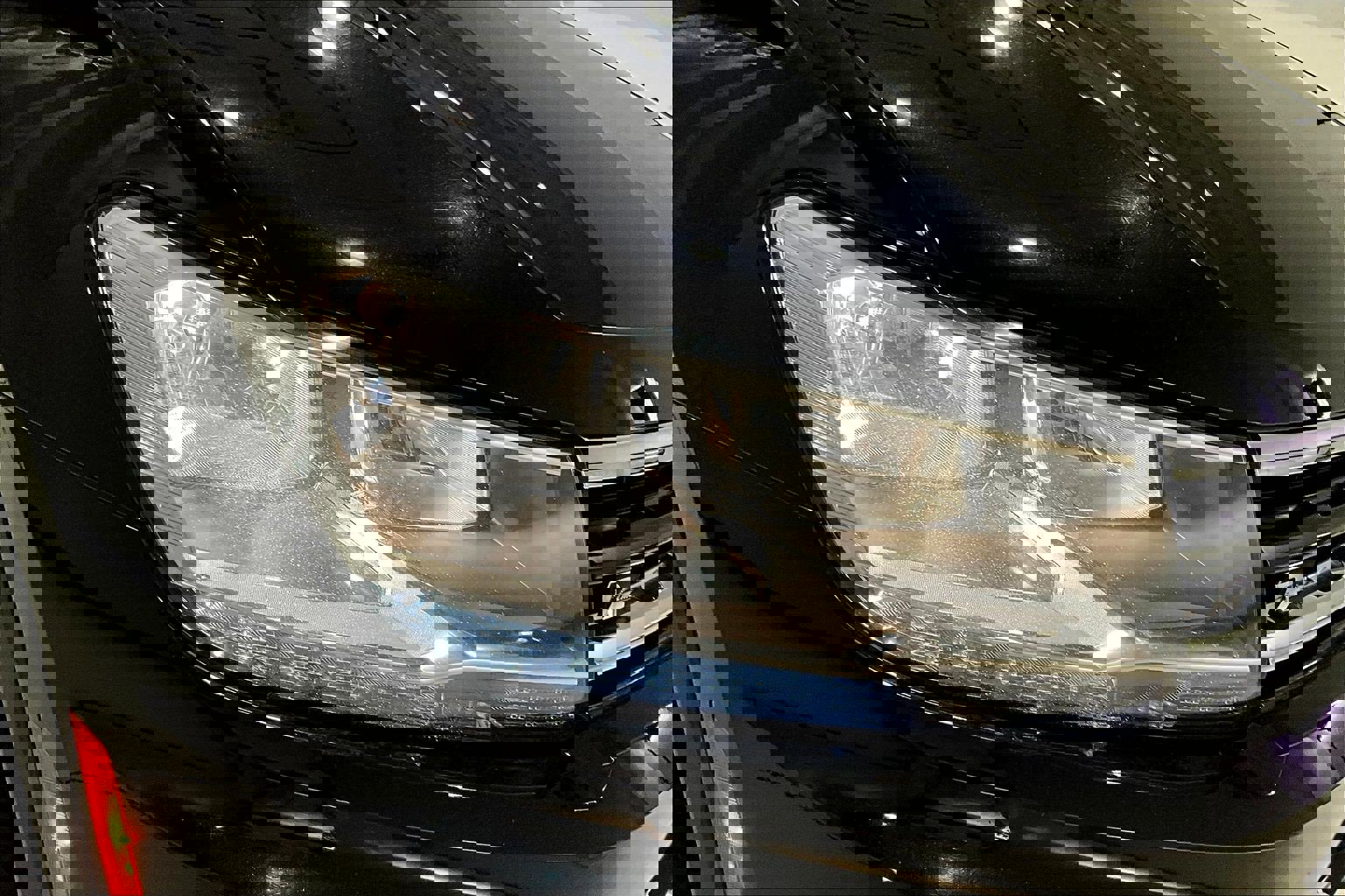 Used 2021 Volkswagen Tiguan SE R-Line image 31