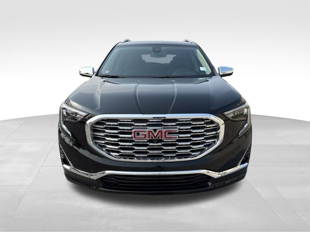 Used 2020 GMC Terrain Denali w/ Denali Premium Package FWD image 2