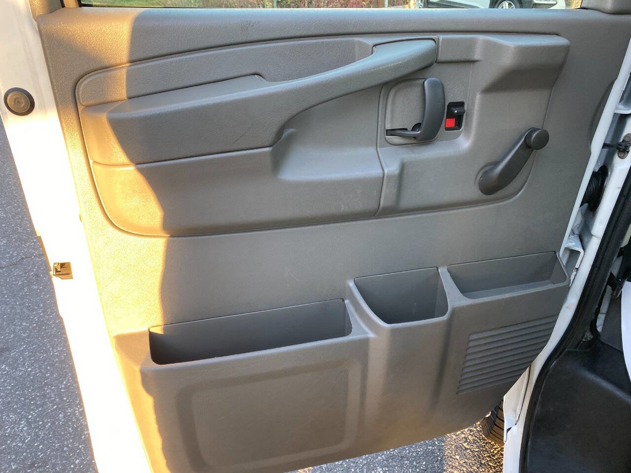 Used 2012 Chevrolet Express 2500 image 11