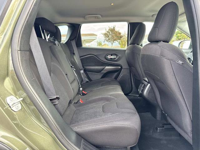 Used 2019 Jeep Cherokee Latitude w/ Popular Appearance Group image 28