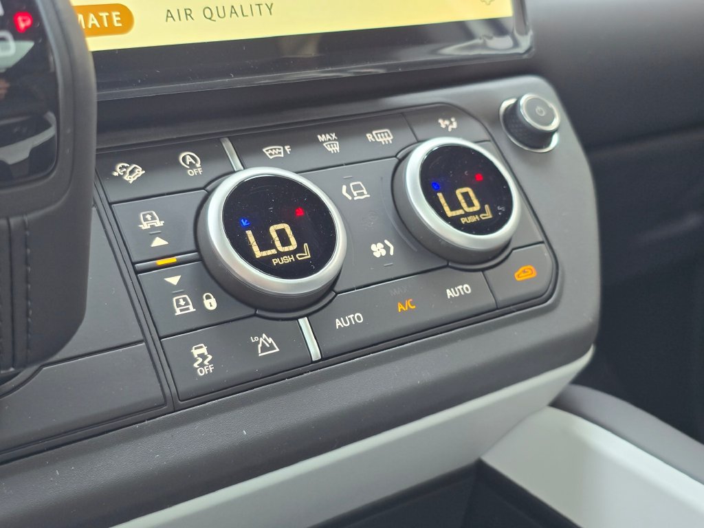 New 2026 Land Rover Defender 130 X-Dynamic SE AWD/4WD image 24