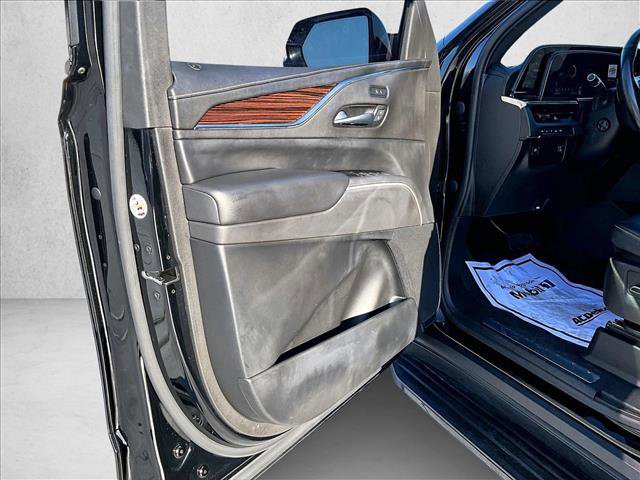 Used 2022 Cadillac Escalade Luxury image 18