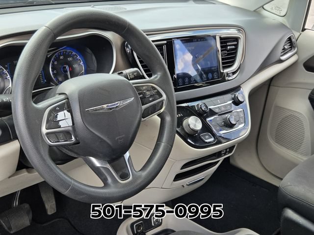 Used 2017 Chrysler Pacifica Touring FWD image 8