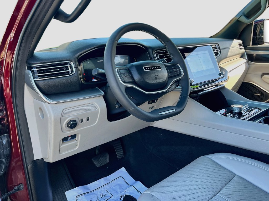 Used 2025 Jeep Wagoneer Series II w/ Convenience Group I AWD/4WD image 9