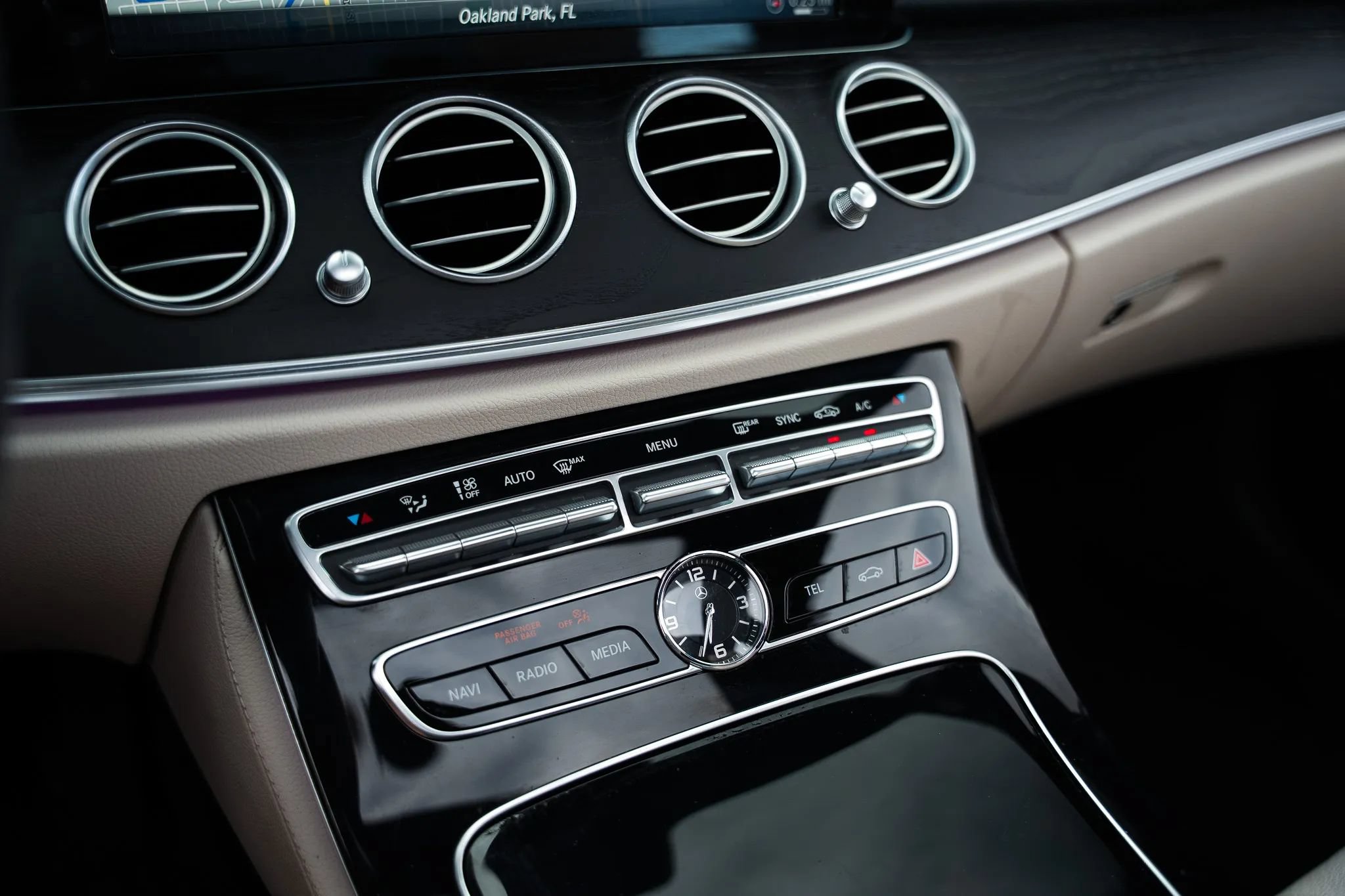 Used 2017 Mercedes-Benz E 300 4MATIC image 46