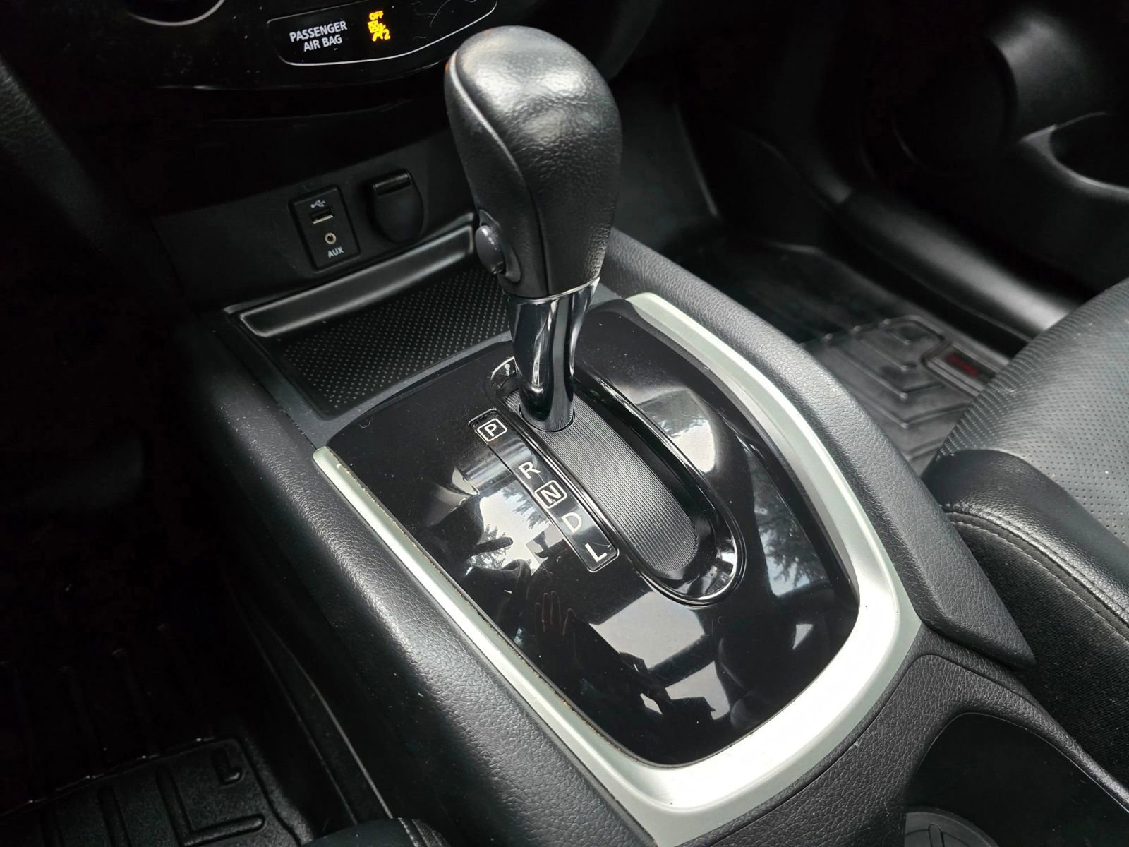 Used 2016 Nissan Rogue SL w/ SL Premium Package image 32