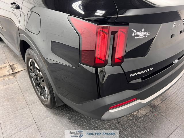Used 2024 Kia Sorento S w/ Panoramic Sunroof Package FWD image 12