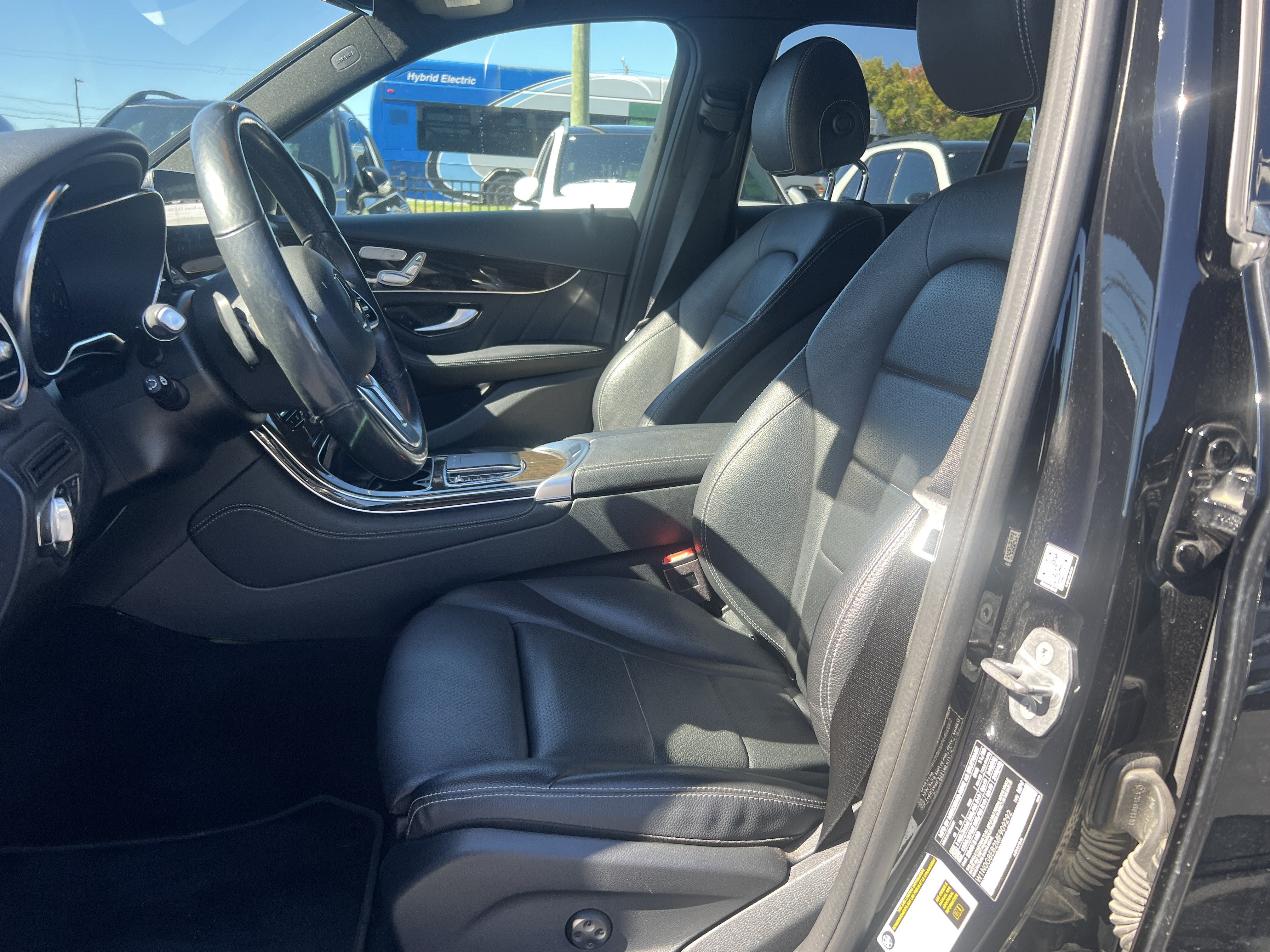 Used 2021 Mercedes-Benz GLC 300 4MATIC image 10