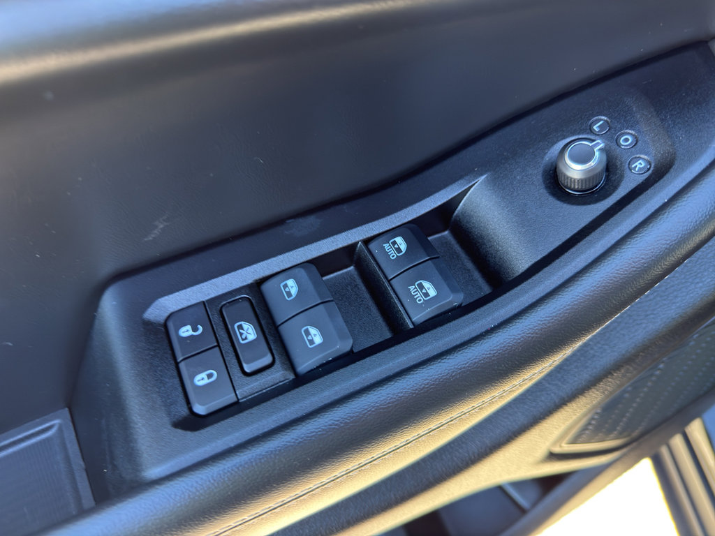 Used 2024 Jeep Grand Cherokee Limited w/ Black Appearance Package image 12