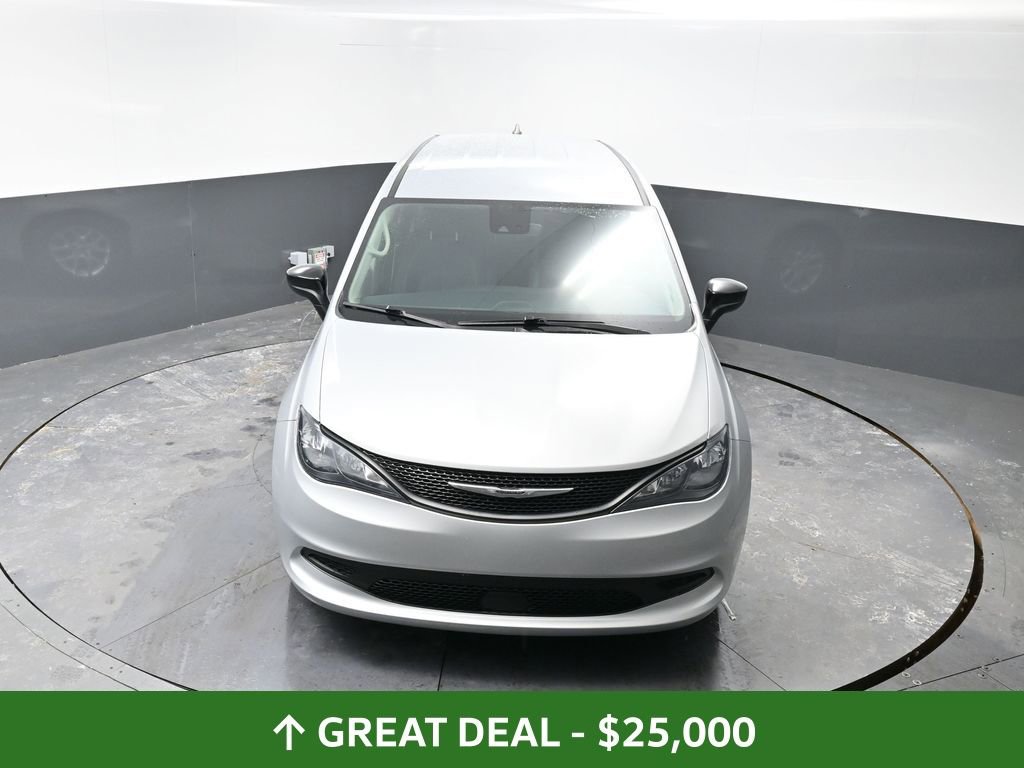 Used 2024 Chrysler Voyager LX image 44