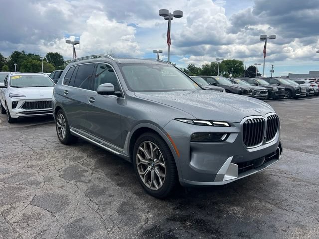 Used 2024 BMW X7 xDrive40i w/ Premium Package AWD/4WD image 3