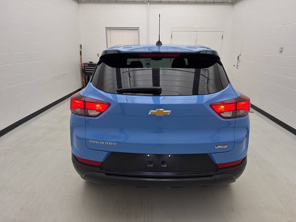 Used 2024 Chevrolet TrailBlazer LS w/ LS Convenience Package FWD image 8