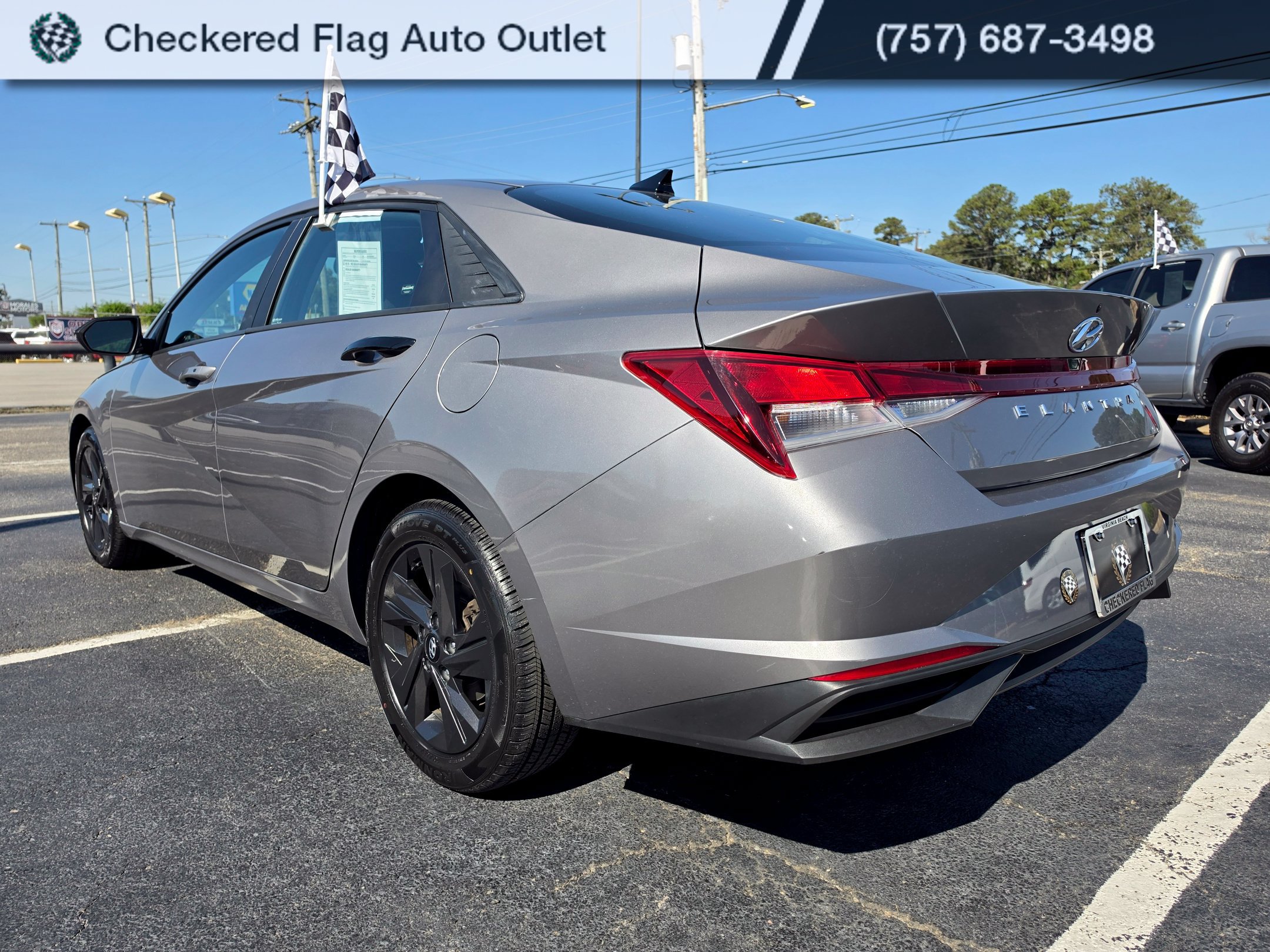Used 2022 Hyundai Elantra SEL w/ Convenience Package FWD image 3