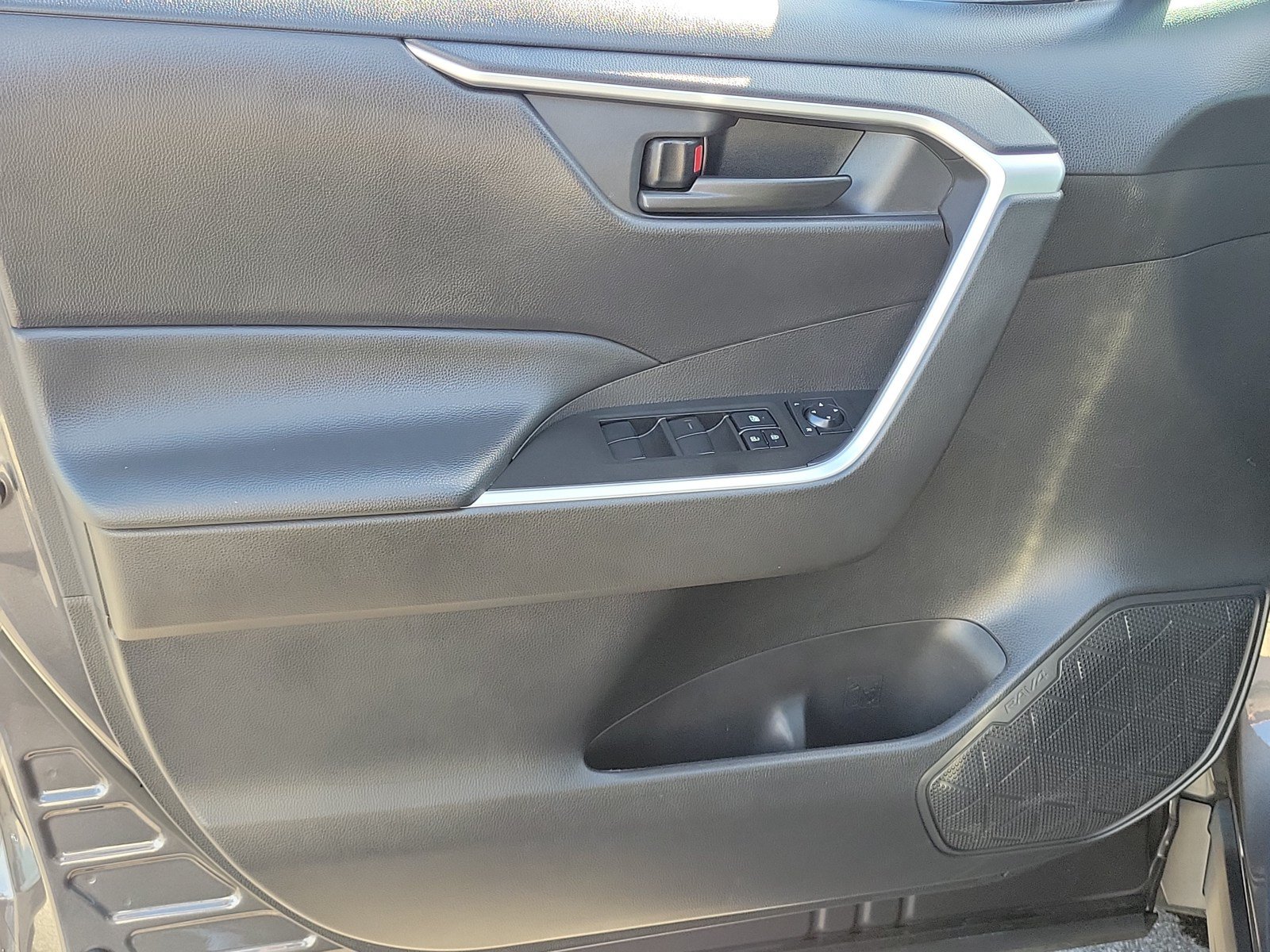 Used 2025 Toyota RAV4 LE FWD image 13
