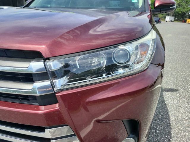 Used 2017 Toyota Highlander Limited Platinum image 16