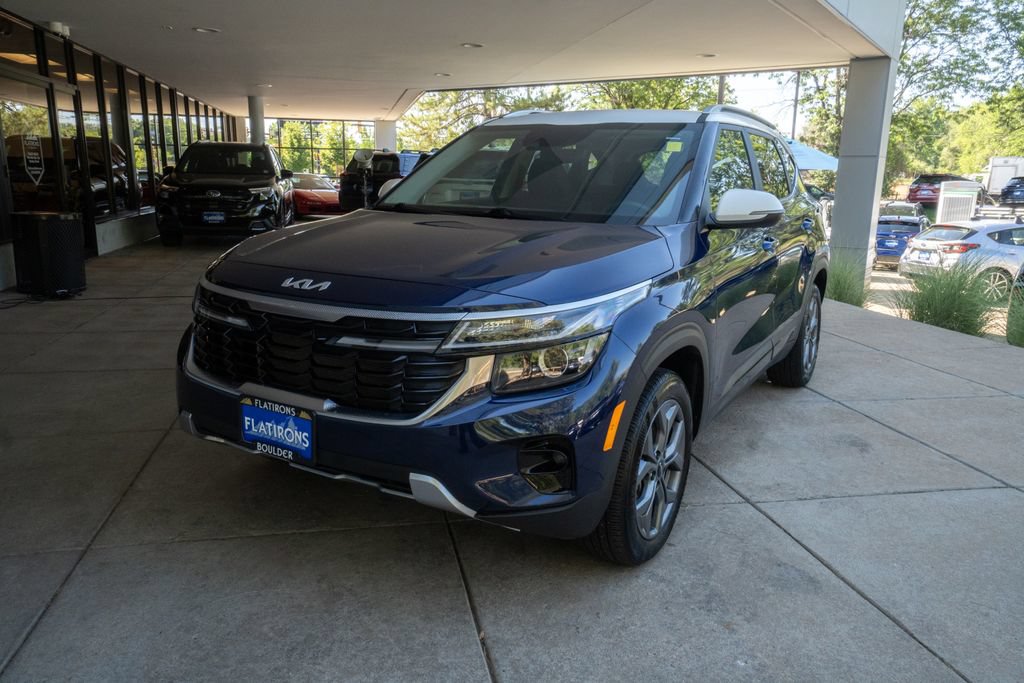 Used 2024 Kia Seltos S AWD/4WD image 3