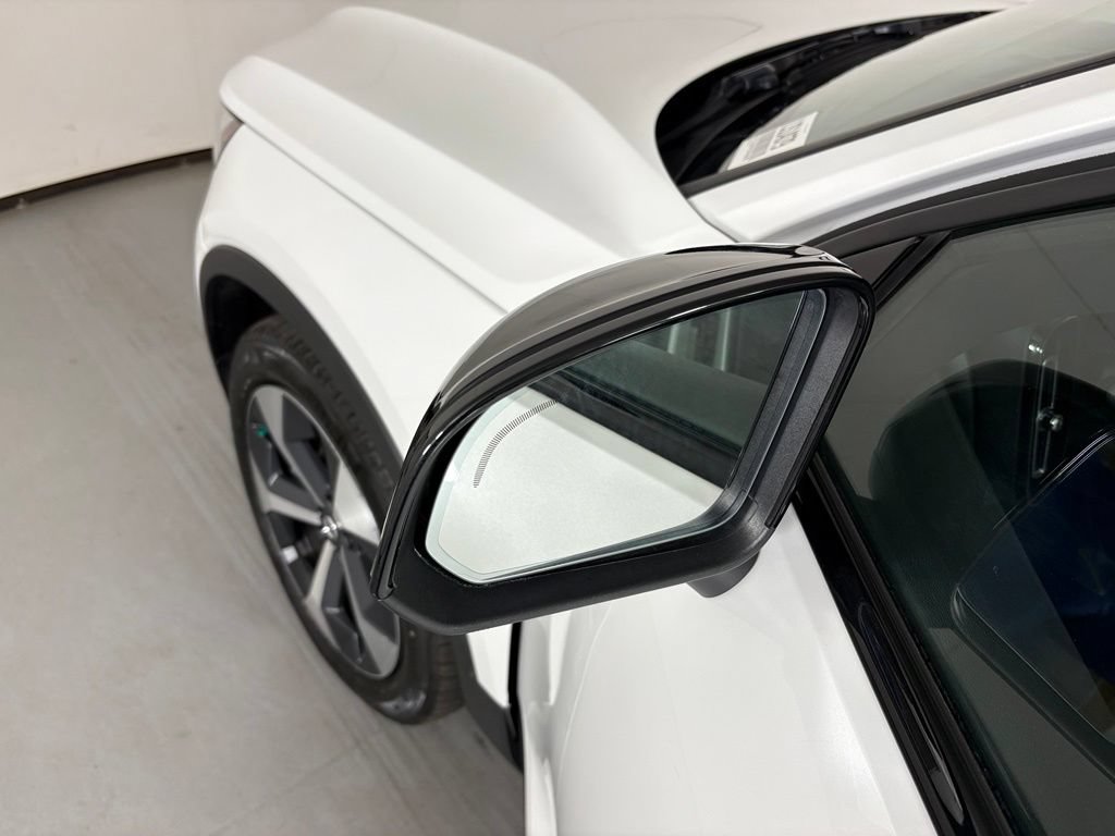 Used 2026 Volvo XC40 B5 Plus AWD/4WD image 12