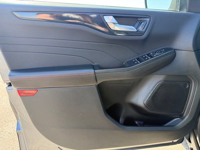 Used 2025 Ford Escape ST-Line image 13