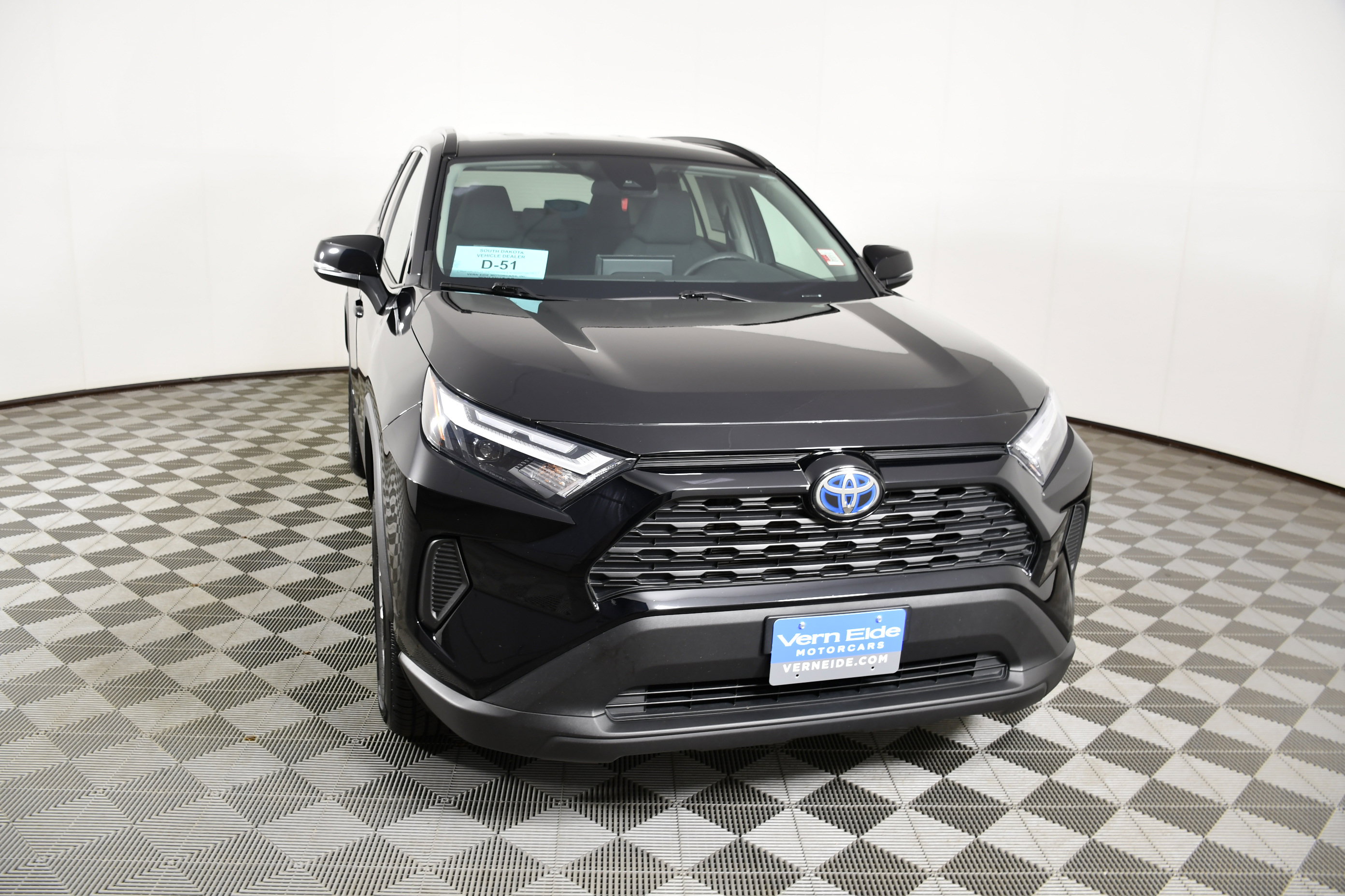 Used 2024 Toyota RAV4 LE AWD/4WD image 3