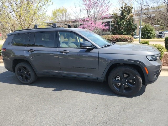 Used 2022 Jeep Grand Cherokee L Limited w/ Black Appearance Package image 4