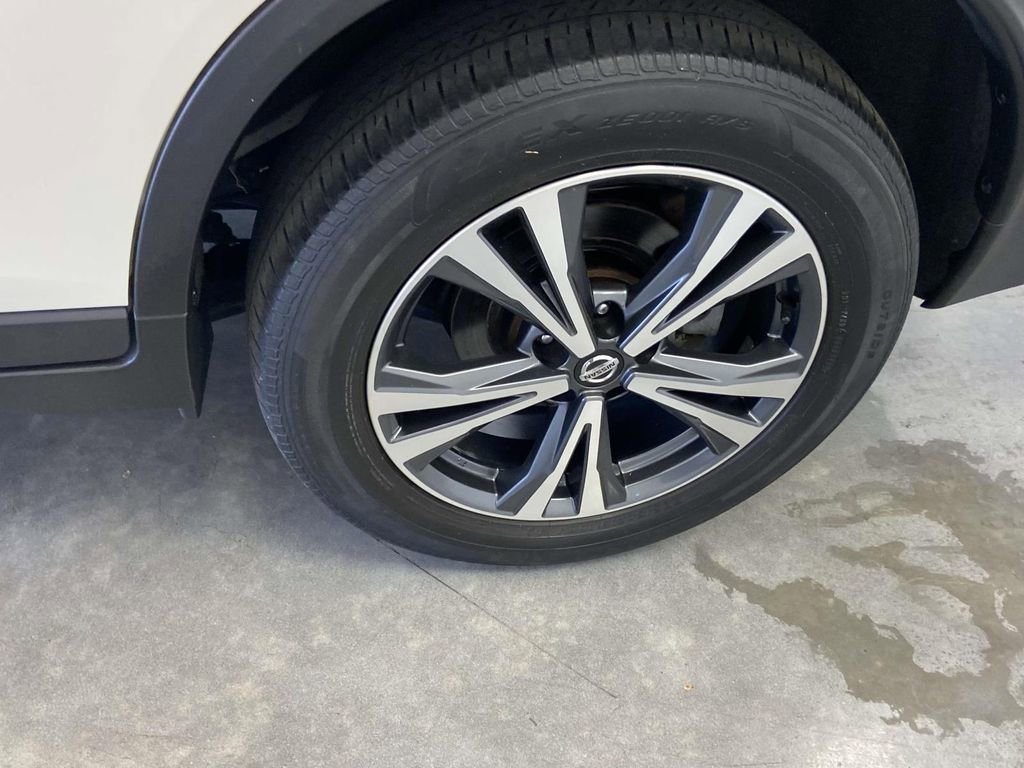 Used 2019 Nissan Rogue SV w/ Premium Package image 9