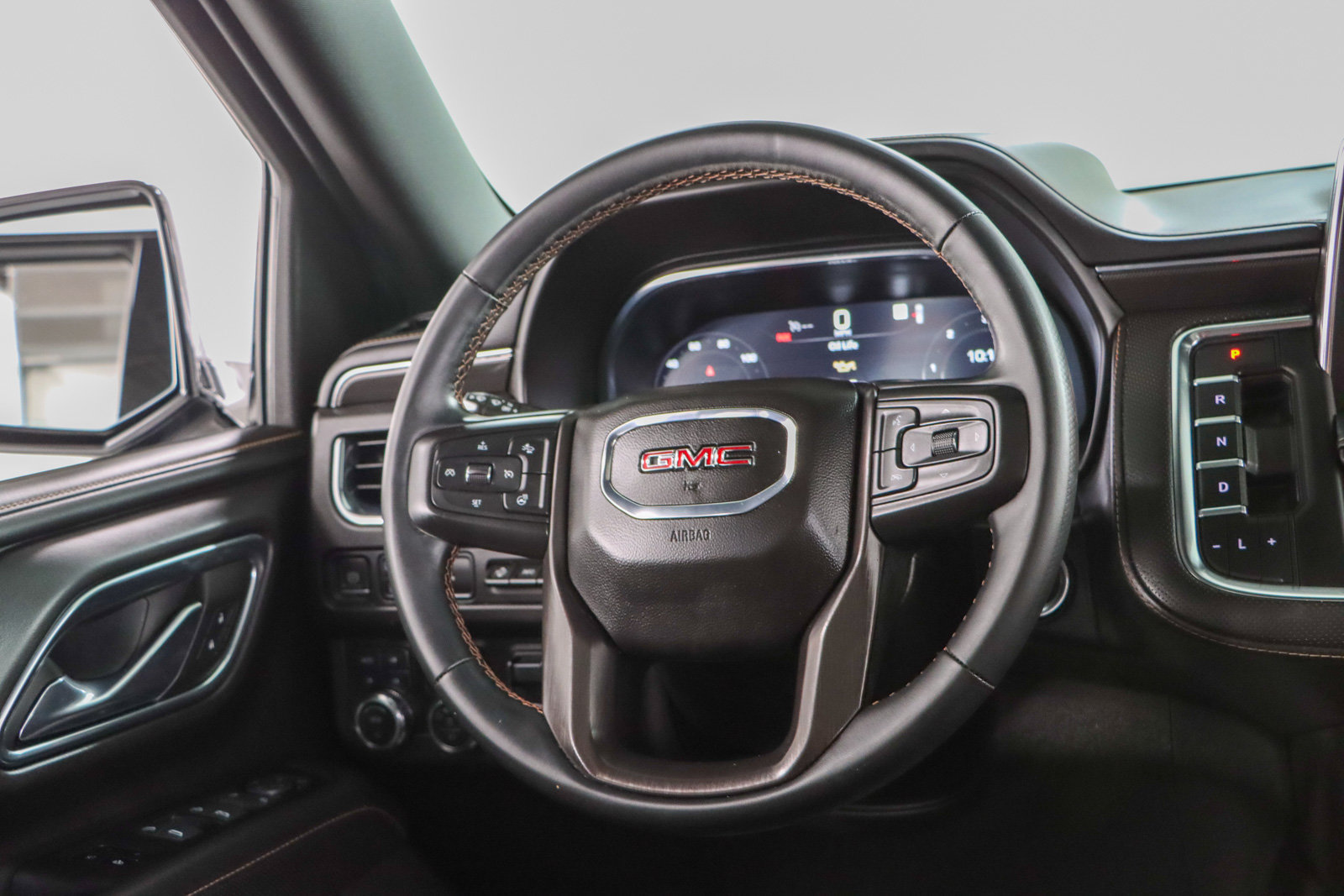 Used 2023 GMC Yukon AT4 w/ AT4 Premium Plus Package AWD/4WD image 13