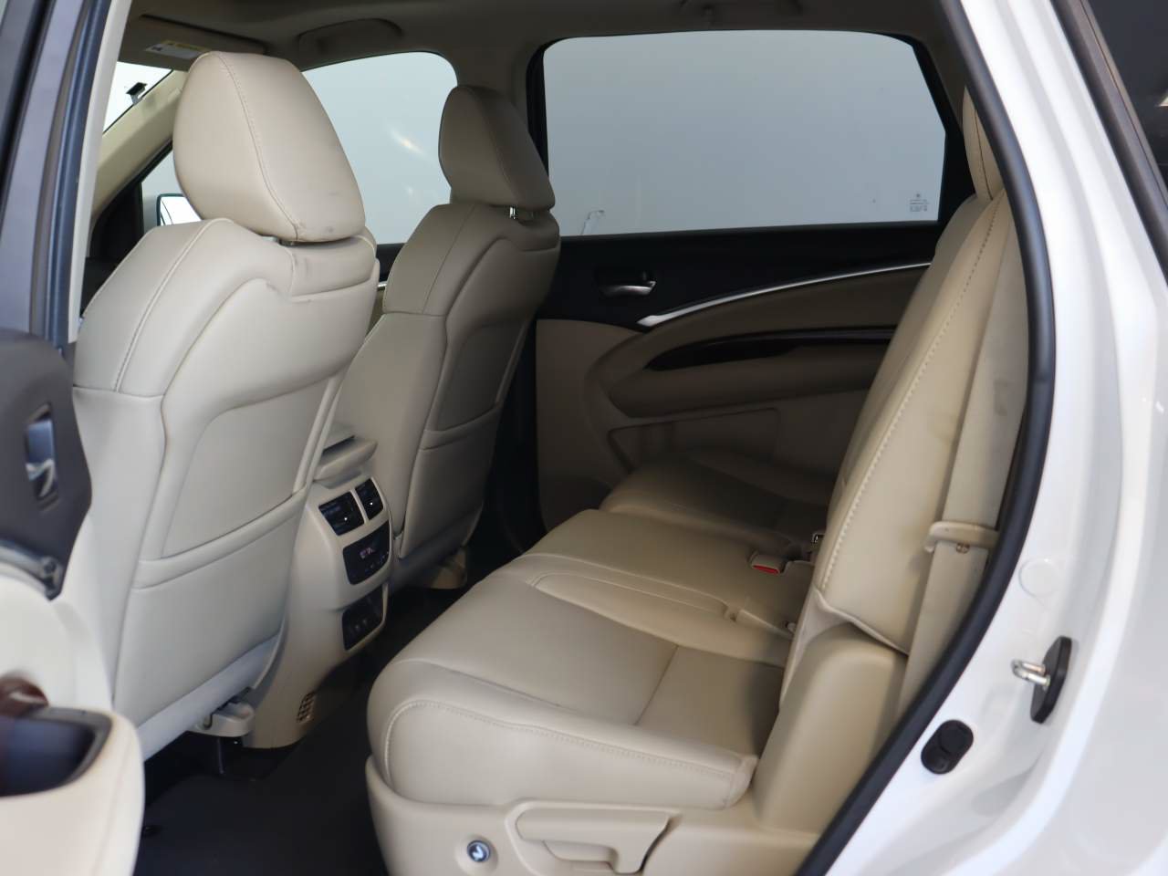 Used 2020 Acura MDX FWD image 17