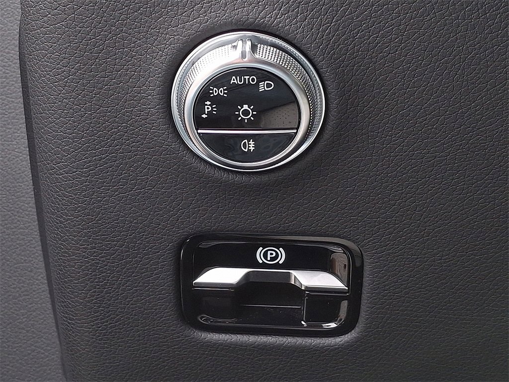 Used 2023 Mercedes-Benz GLC 300 4MATIC image 25