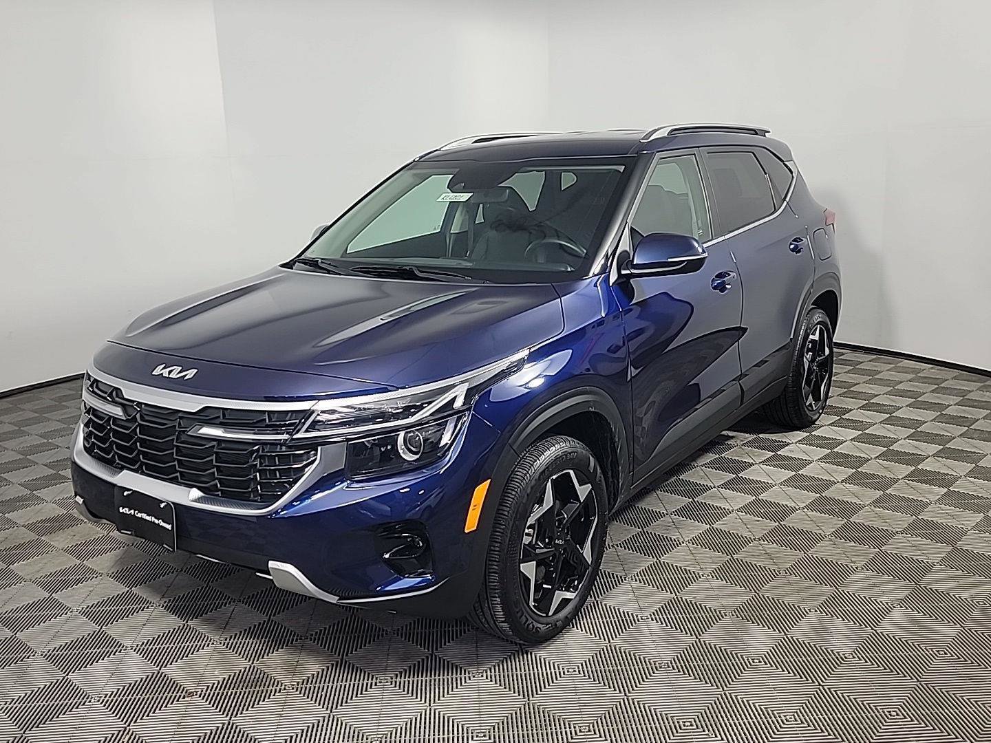 Used 2025 Kia Seltos EX image 13