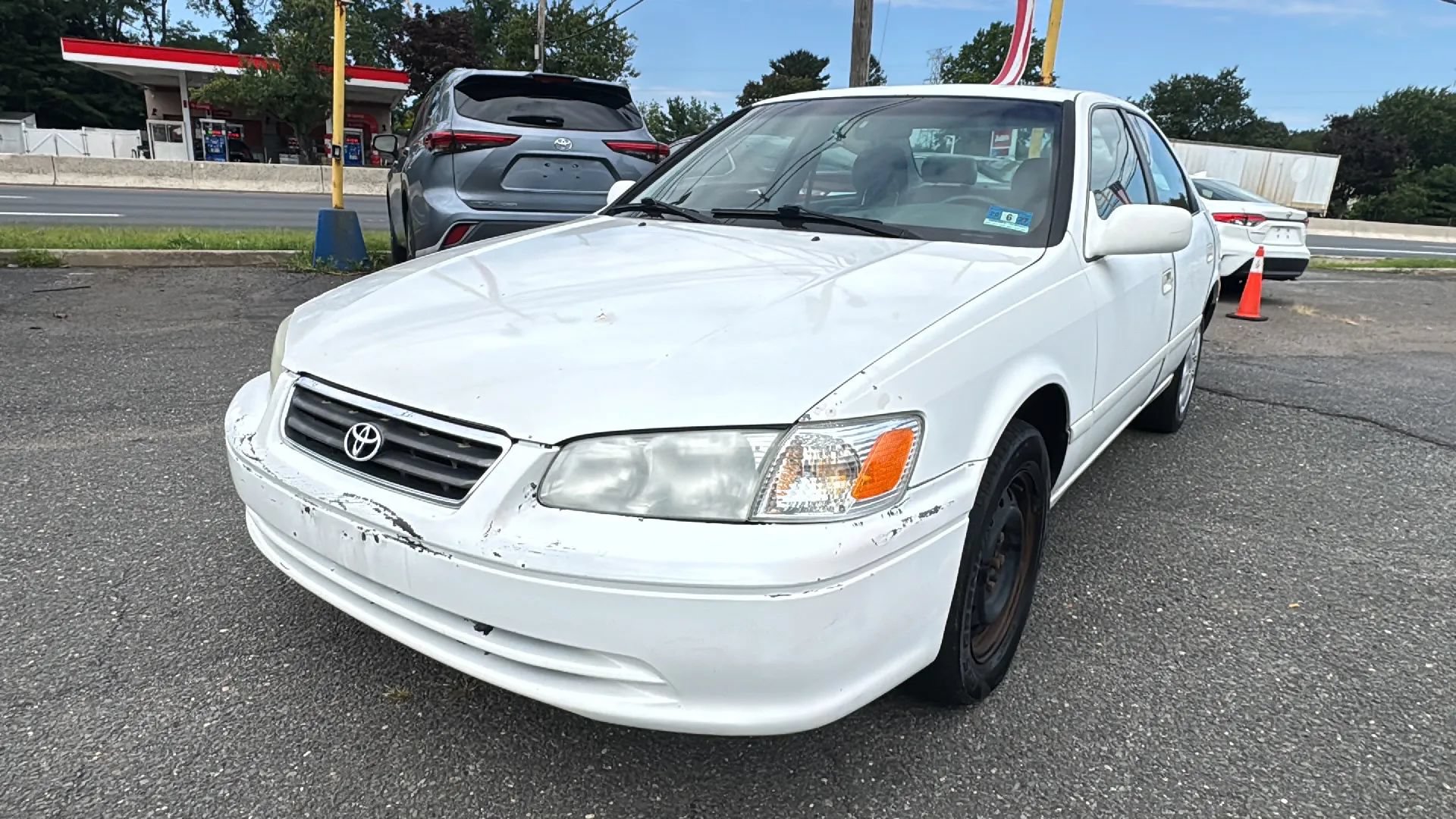 Used 2000 Toyota Camry LE FWD image 1