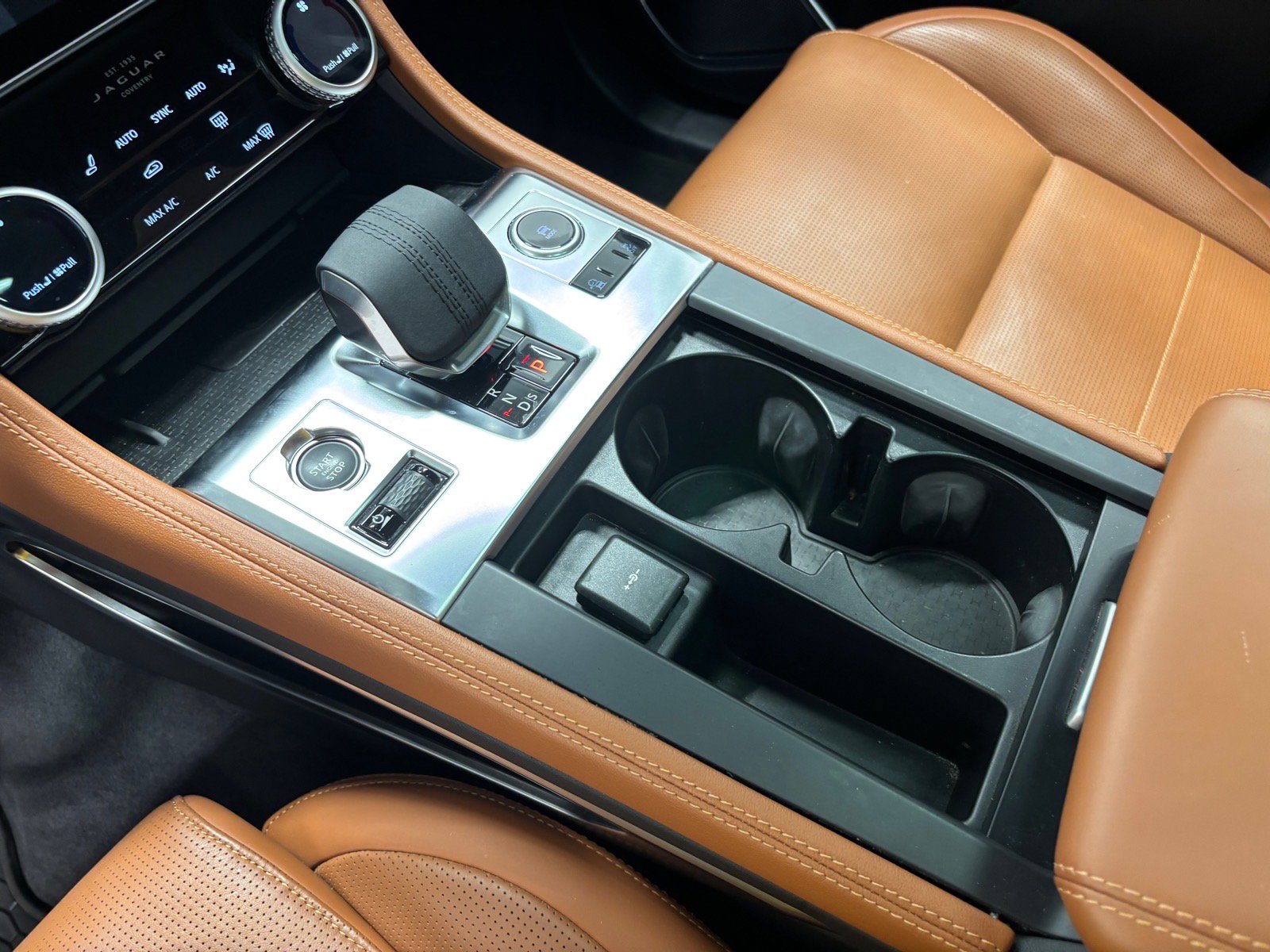 New 2025 Jaguar F-PACE R-Dynamic S AWD/4WD image 13