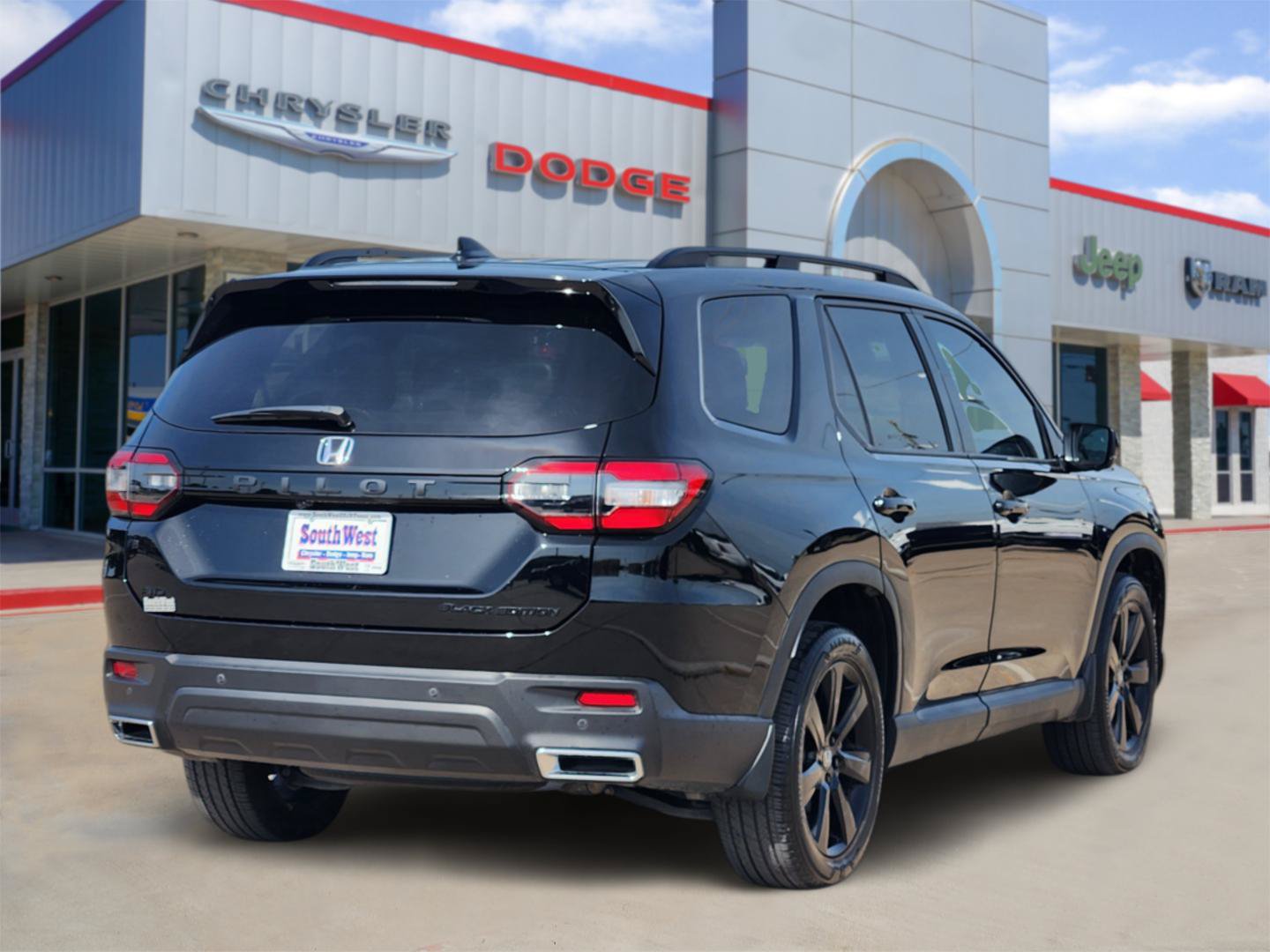 Certified 2025 Honda Pilot Black Edition image 5