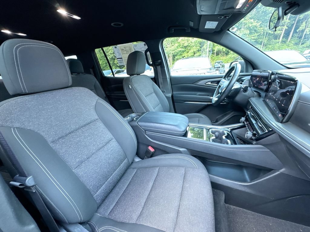 Used 2024 Chevrolet Traverse LT FWD image 32