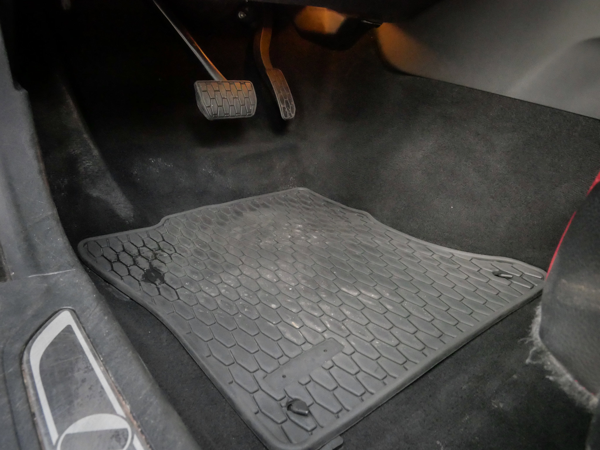 Used 2018 Jaguar XF R-Sport AWD/4WD image 17