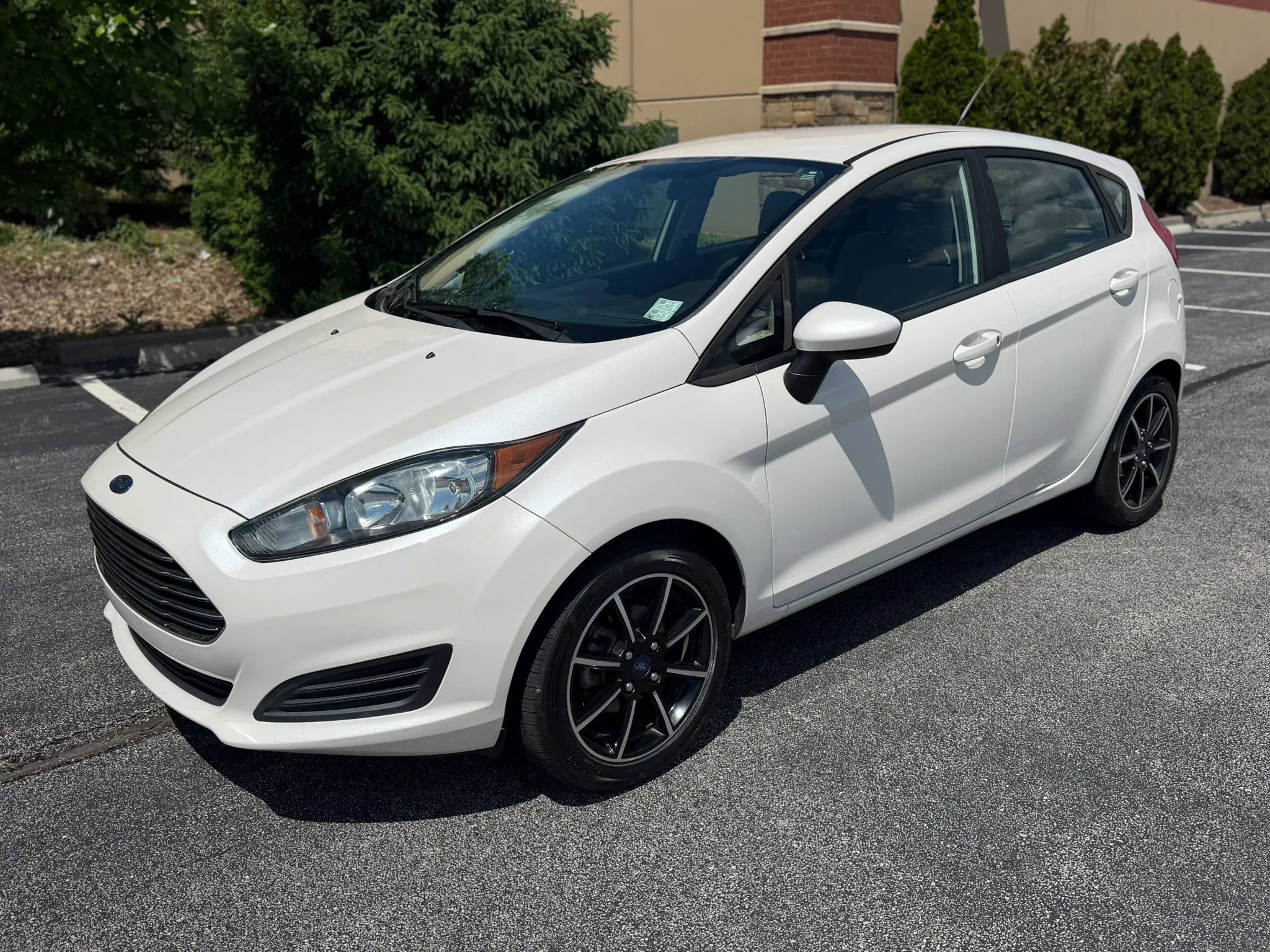Used 2018 Ford Fiesta SE FWD image 1