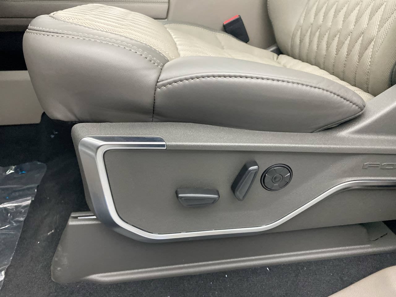 New 2026 Ford F250 Platinum w/ Platinum Plus Package AWD/4WD image 13