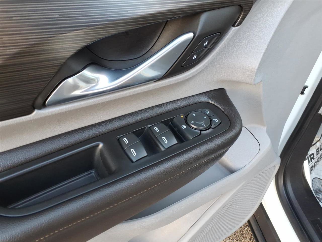 Used 2022 GMC Terrain SLE w/ Driver Convenience Package image 13