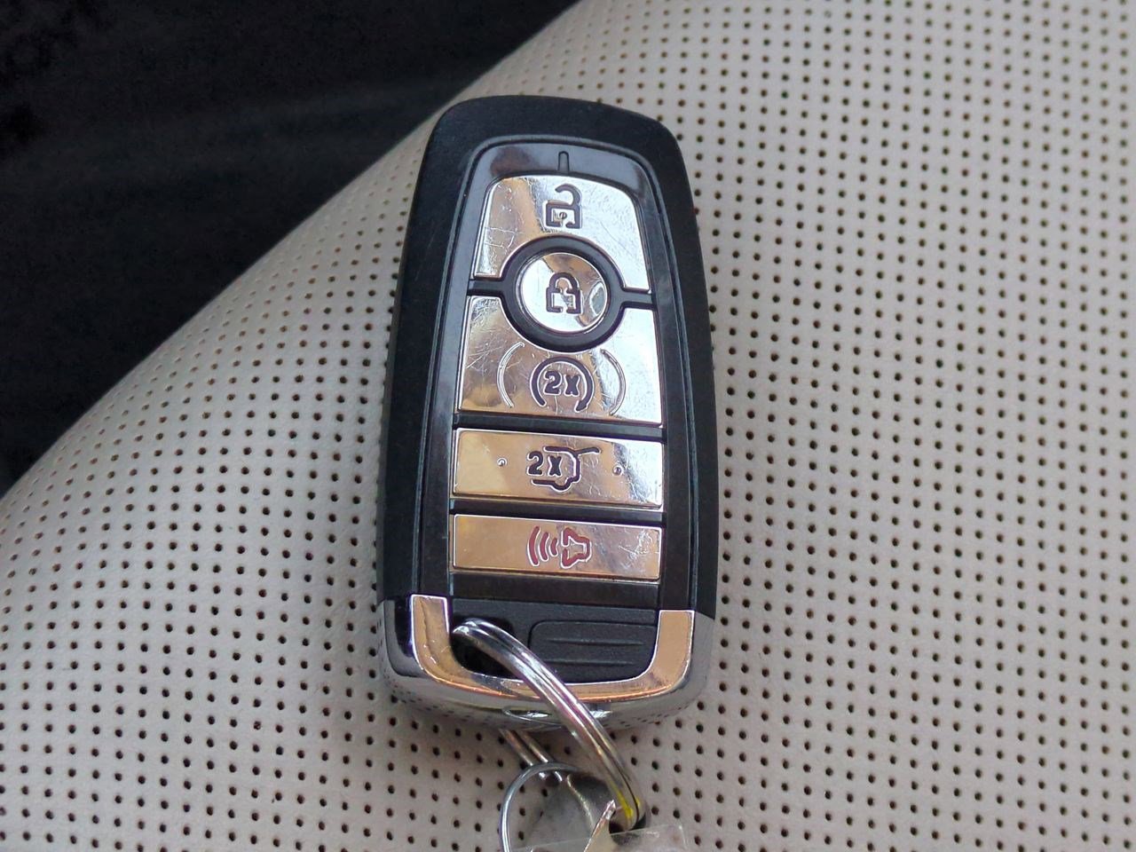 Certified 2022 Lincoln Nautilus Reserve image 30