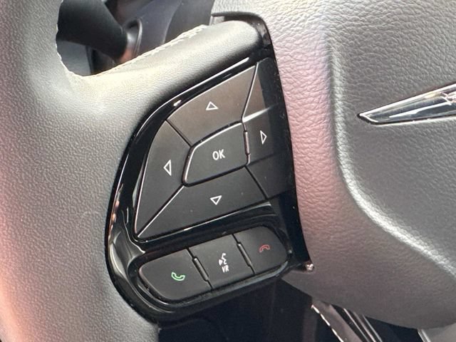 Used 2025 Chrysler Pacifica Limited FWD image 34