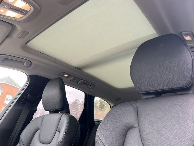Certified 2025 Volvo XC60 B5 Plus image 29
