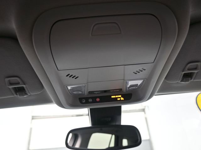 Used 2024 GMC Terrain SLE w/ Driver Convenience Package image 12