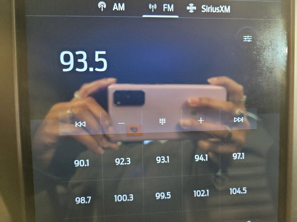 Used 2023 Ford Edge SEL image 25