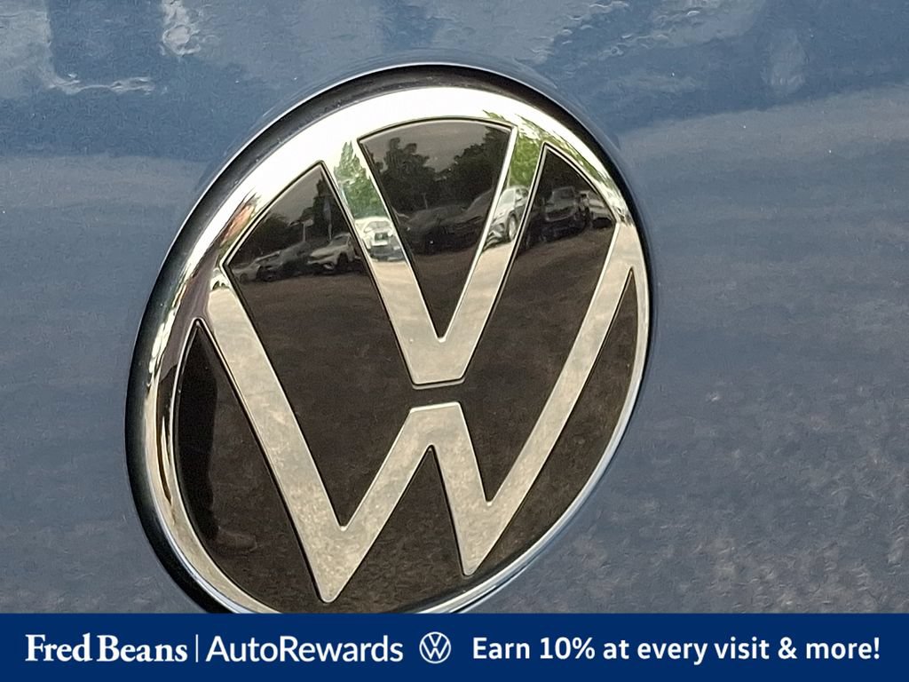 Certified 2025 Volkswagen GTI Autobahn FWD image 36