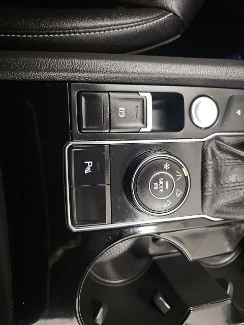 Used 2020 Volkswagen Atlas Cross Sport SEL AWD/4WD image 23