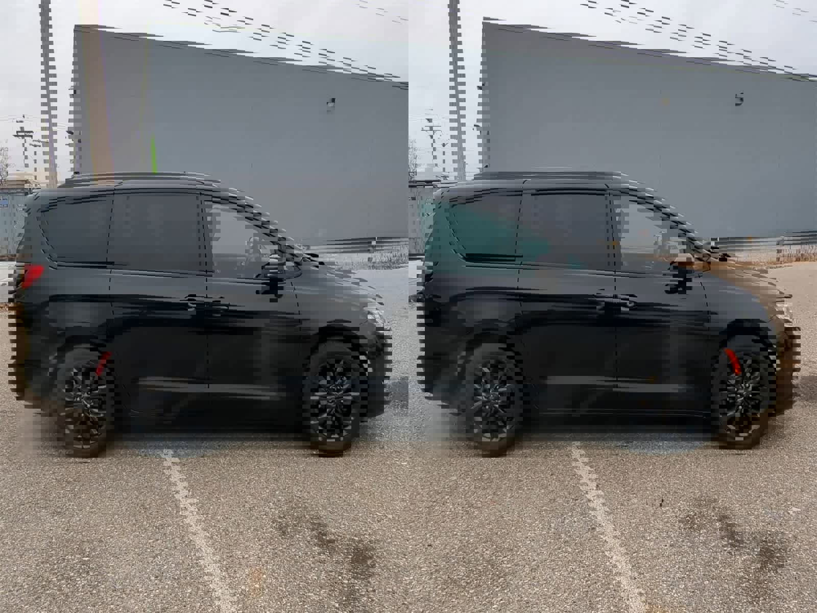 Certified 2019 Chrysler Pacifica Limited w/ S Appearance Package image 15