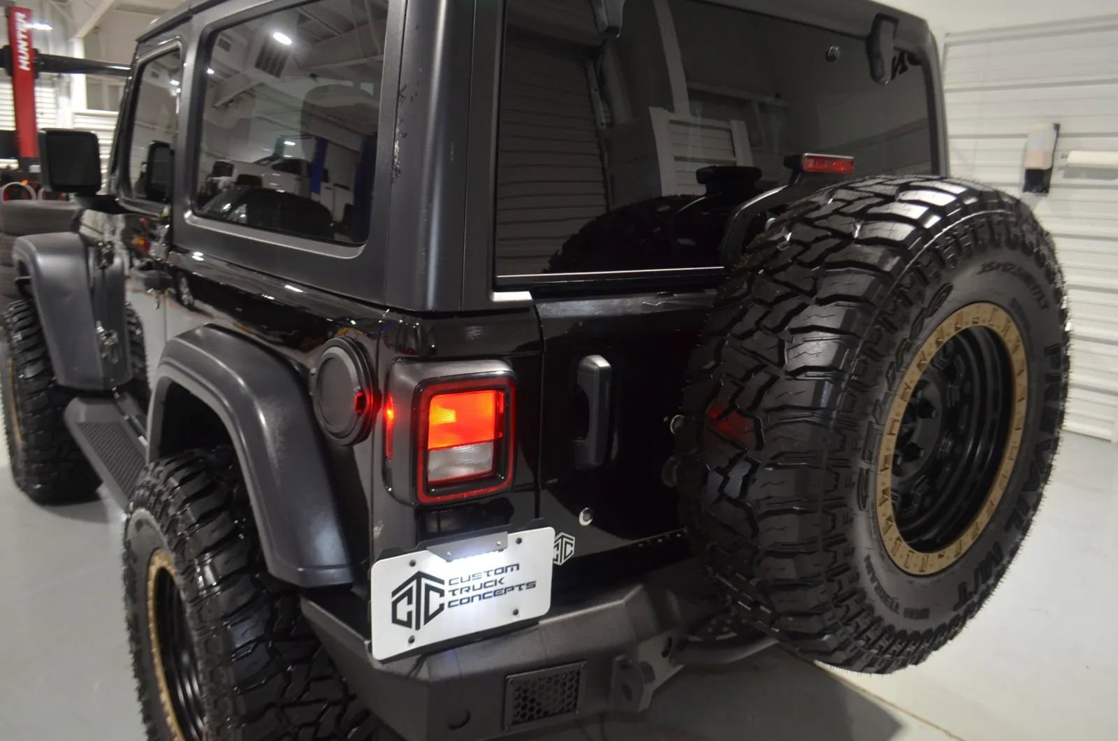 Used 2020 Jeep Wrangler Sport image 10